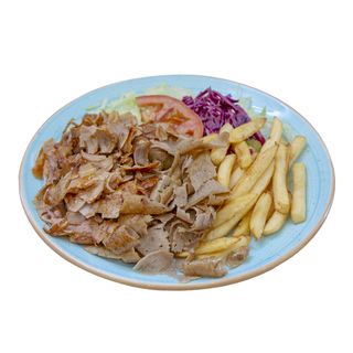 Plato kebab mixto con arroz y ensalada