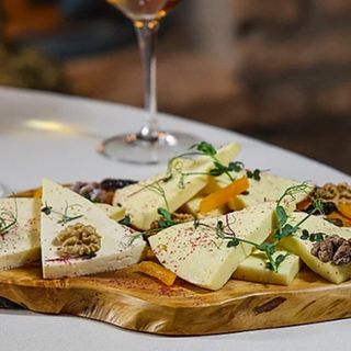 კუთხური ყველის დაფა