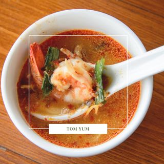 Zupa Tom Yum z krewetkami