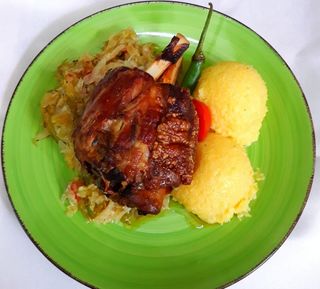 CIOLAN  DE PORC  COPT  cu varza alba calita 