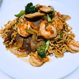 NOODLES CON POLLO ,TERNERA Y LANGOSTINOS 