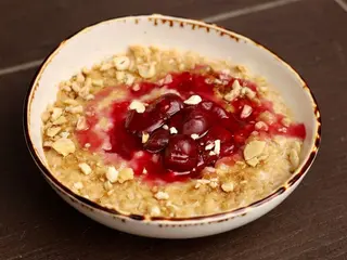Вівсянка з вишнею та горіхами (350g)