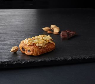 Pain au chocolat et aux amandes