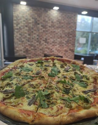 Pizza Mediteran sa inćunima 280gr