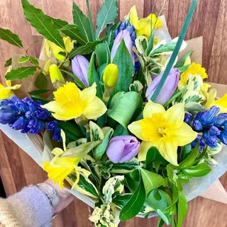 Buchet primavara colorat