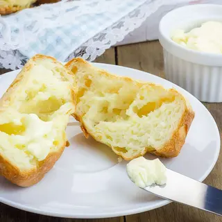 Pan con mantequilla