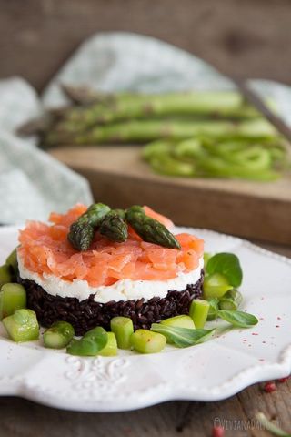 Tartare di salmone alla mela verde e riso nero
