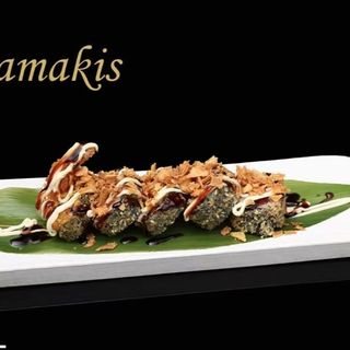 130- Tempura maki langostiono aguacate queso cebolla 