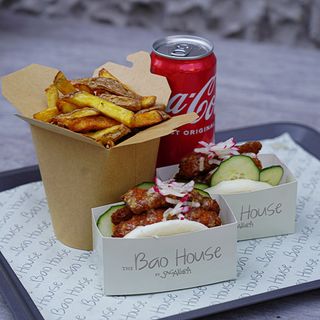 CRISPY CHICKEN BAO  + Fresh Fries + 1 x soft drink