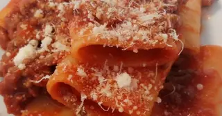 Paccheri al ragù napoletano