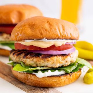 Grilled chicken burger + a free soda 