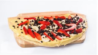 Clatita cu crema  vanilie, banana, capsuni si oreo