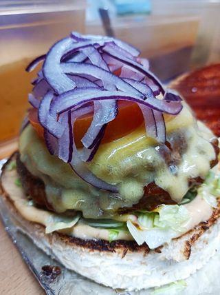 Burger Brzytwa (ostry)