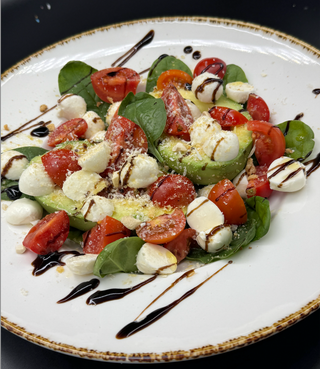 Салата авокадо Капрезе (380г)