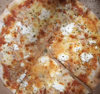 Pizza de formaggi (30 cm.)