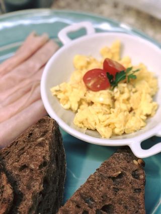Ovos Mexidos com Pão Especial