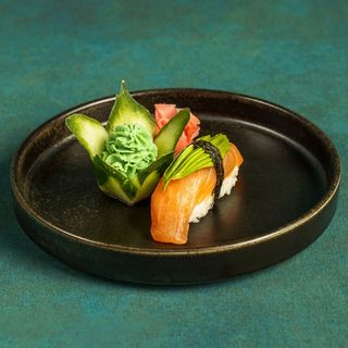 Nigiri Salmon & Avocado