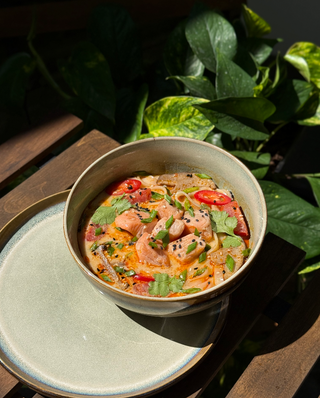 Том Ям з лососем (400г)