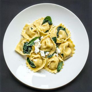 Tortelloni burro e salvia con ripieno di ricotta e spinaci
