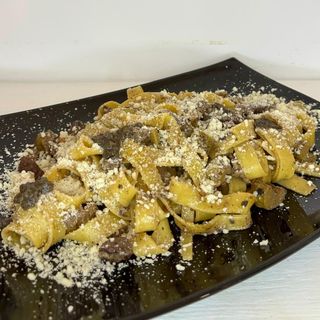 Pappardelle al ragù bianco di scottona e tartufo