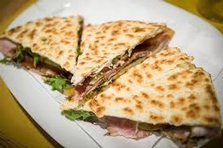 Porchetta al forno, mozzarella fior di latte e friarielli Campani