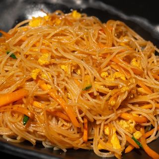 Spaghetti di riso con verdure