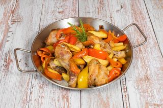 Pollo Scucchiato con patate e peperoni