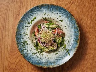 Sałatka gruzińska z pastą orzechową (350 g)