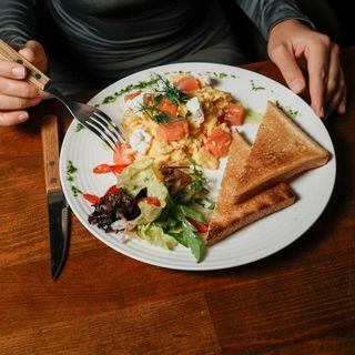 Скрембл с лососем 