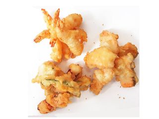 Tempura party box 16 szt. +3 sosy (560g)