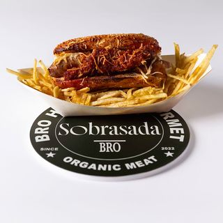 Hot Dog de pollo con sobrasada y brie