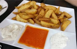 Patatas Fritas Y 3 Salsas (Ración)