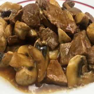 76. Ternera con champiñones
