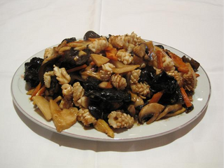 252. Калмари с китайски гъби и бамбук