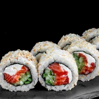 Каліфорнія з лососем в кунжуті 280г