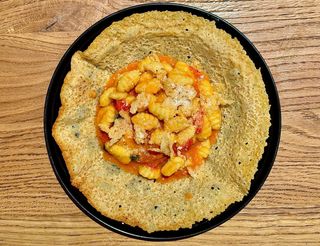 Gnocchi allo scarpariello con cialda di Parmigiano