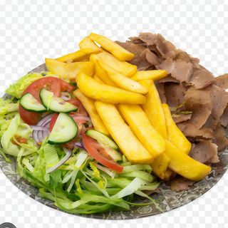 Plato Con Patatas Con Pan Y Carne De Ternera