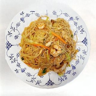 Fideos De Arroz Con Tres Delicias