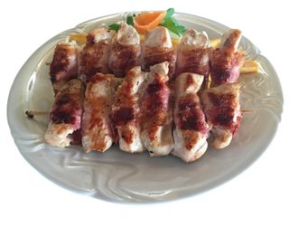 Pileći ražnjić u slanini 350g