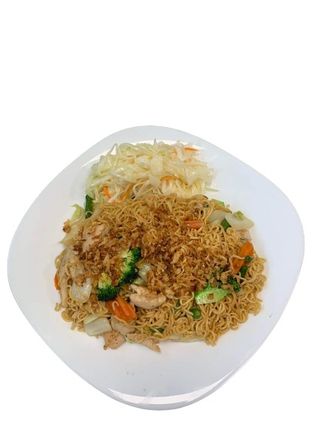 MAKARON LAU THAI SMAŻONY Z KREWETKAMI