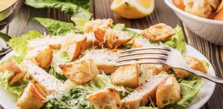 Ensalada César Con Pollo Crujiente