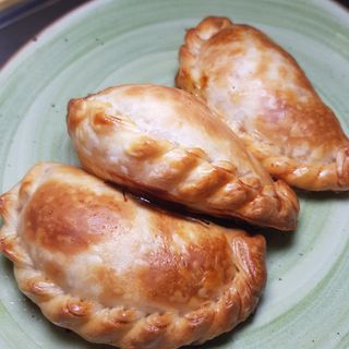 1 unidad de empanadilla de pollo y bacon