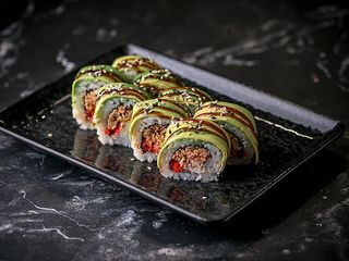 Рол Авокадо зі смаженим лососем (280 г)