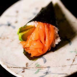 Temaki de salmón y aguacate