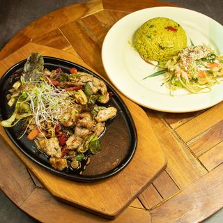 Wieprzowina z trawą cytrynową 	150g