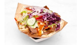 Kebab w Bułce z frytkami i Surówkami