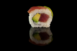 Uramaki De Atún+ Roll (4 Pzs.)