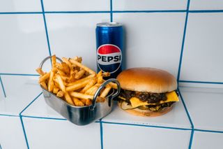 Classic smash, pomfrit & Pepsi 0.33l