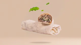 Wrap z szarpaną wołowiną i marynowanym imbirem