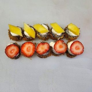 Hot Salmão Philadelphia com Fruta (10 peças)